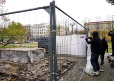No Esplanādes demontēts piemineklis ģenerālfeldmaršalam Mihailam Barklajam de Tolli.
