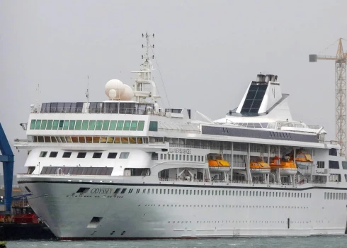 Ceļojums milzu kuģī "Odyssey" ļaus nedomāt par politikas kaislībām!