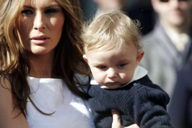 Мелания Трамп с Бэрроном в 2007 году.