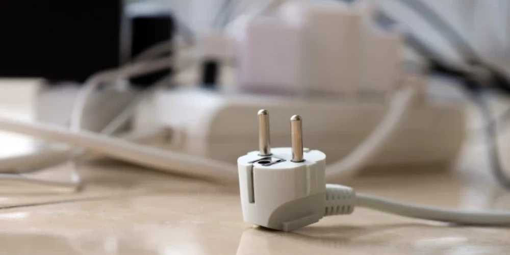 "Latvenergo" pārstāvji norāda, ka cenu svārstības "Nord Pool" tiešā veidā ietekmē tikai tos klientus, kuri ar savu elektrības tirgotāju noslēguši mainīgās cenas līgumu, balstoties uz elektroenerģijas cenu biržā.