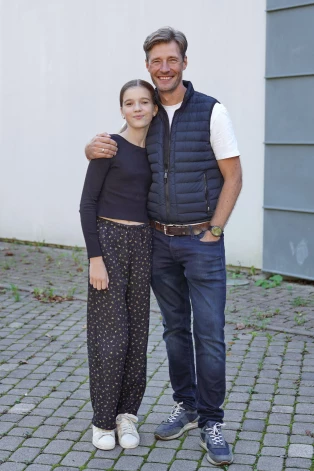 Mare Auškāpa ar tēti Tomu Auškāpu.