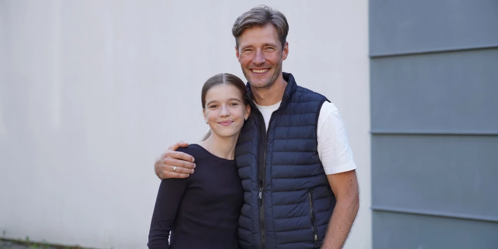 Mare Auškāpa ar tēti Tomu Auškāpu.