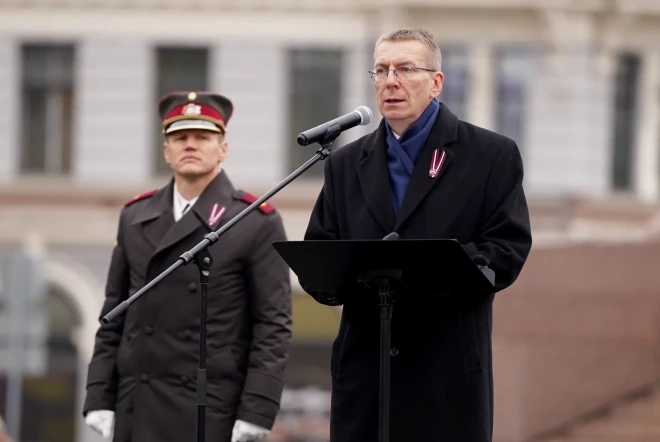 Эдгар Ринкевич выступил у памятника Свободы.