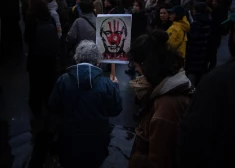 Krievijā tūkstošiem cilvēku ieslodzīti par politisku uzskatu paušanu.