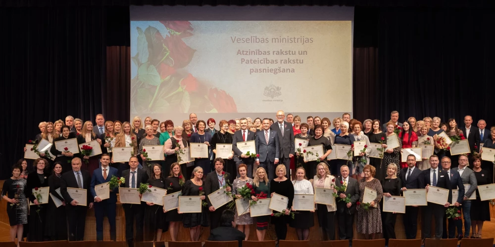 Veselības ministrijas apbalvojumu mērķis ir izteikt atzinību vai pateicību izcilām sabiedrības veselības, veselības aprūpes un farmācijas nozares amatpersonām un darbiniekiem par ieguldīto darbu un nopelniem Latvijas attīstībā. Apbalvojumi nozarē tiek pasniegti divas reizes gadā.
