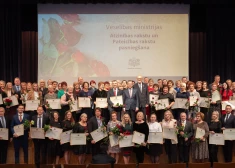 Veselības ministrijas apbalvojumu mērķis ir izteikt atzinību vai pateicību izcilām sabiedrības veselības, veselības aprūpes un farmācijas nozares amatpersonām un darbiniekiem par ieguldīto darbu un nopelniem Latvijas attīstībā. Apbalvojumi nozarē tiek pasniegti divas reizes gadā.