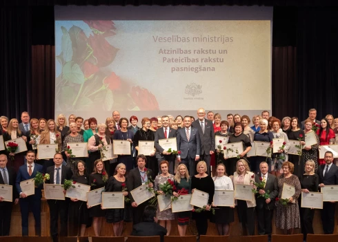 Veselības ministrijas apbalvojumu mērķis ir izteikt atzinību vai pateicību izcilām sabiedrības veselības, veselības aprūpes un farmācijas nozares amatpersonām un darbiniekiem par ieguldīto darbu un nopelniem Latvijas attīstībā. Apbalvojumi nozarē tiek pasniegti divas reizes gadā.