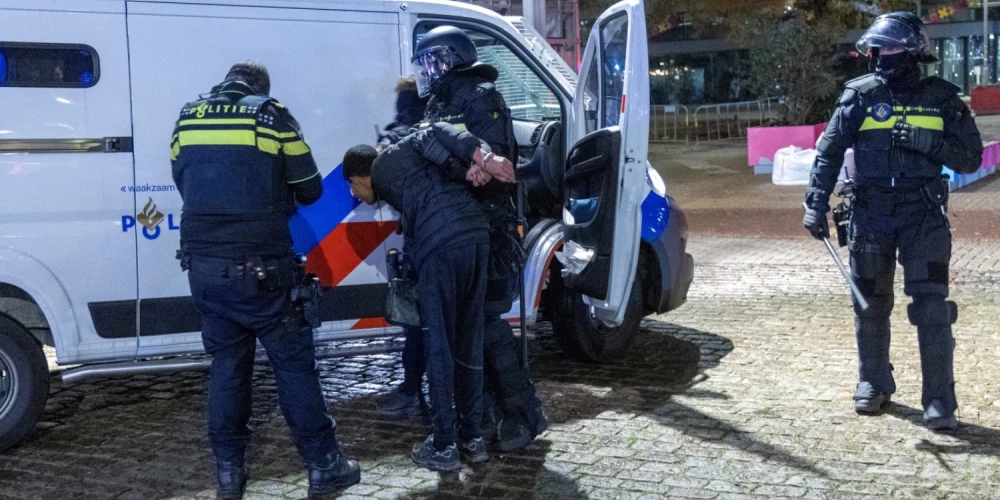 Amsterdamā notikušas jaunas nekārtības.