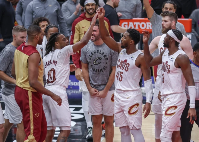 VIDEO: Klīvlendas "Cavaliers" basketbolisti izcīna 12. uzvaru pēc kārtas