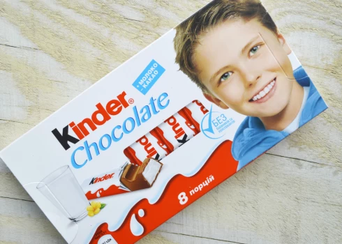 "Kinder" šokolādes seja jaunībā.