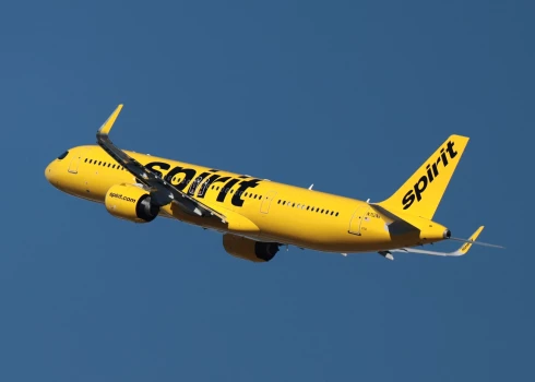 “Spirit Airlines” lidmašīna jau bija gatava nosēsties Portoprenses lidostā, kad pēkšņi bruņota gangsteru banda sāka šaut pa lidmašīnu, ievainojot stjuarti.