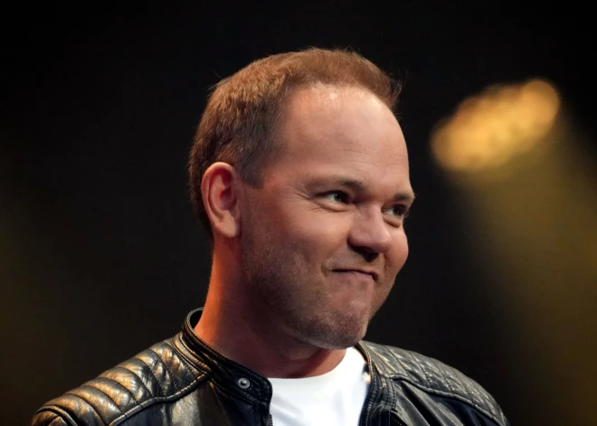 "Nauda ielikta, bet plakāta nav!" Lauris Reiniks saņem neparastu lūgumu