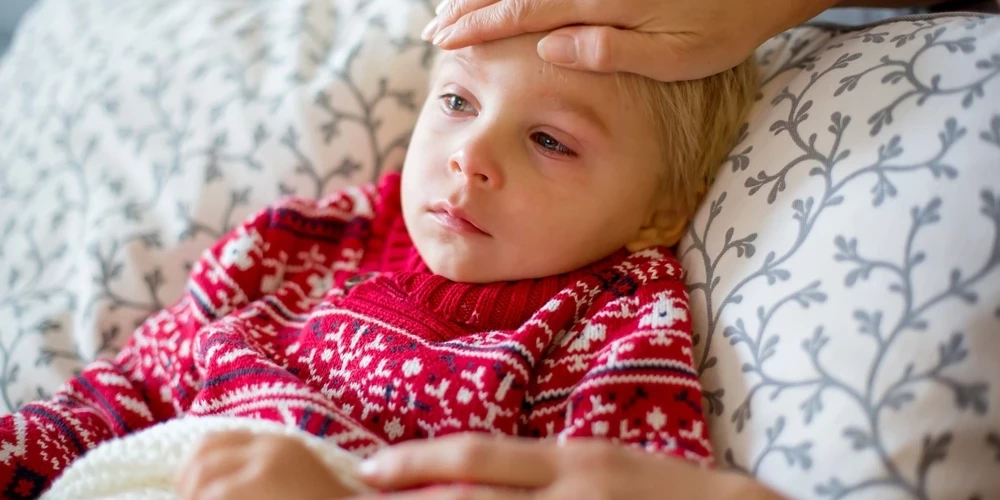 Svarīgi, lai bērns pietiekami daudz dzertu. Ja slimnieciņš dzer un čurā, tad simptomi mazināsies ātrāk, jo viņš neatūdeņosies, bet toksīni kopā ar šķidrumu tiks izvadīti no organisma.