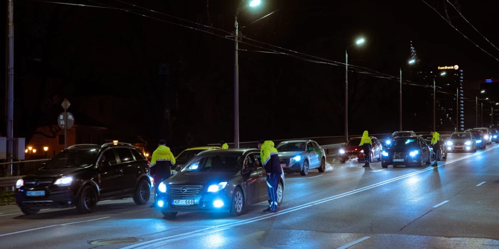 Valsts policijas pārbaude Rīgā (foto: Valsts policija)