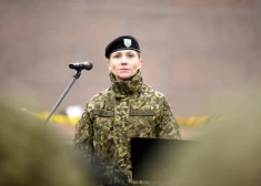 Latvijas proklamēšanas gadadienai veltīto militāro parādi šogad pirmo reizi vēsturē komandēs sieviete, pulkvede Antoņina Bļodone.