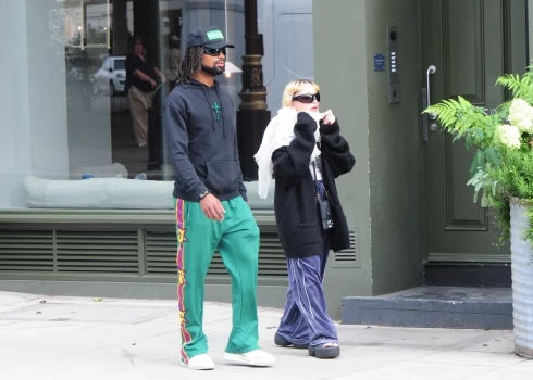 Madonna šķīrusies no 38 gadus jaunākā drauga Akīma Morisa.