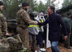 "Latvija rāda piemēru!": NATO ģenerālsekretārs Marks Rite viesojas Ādažu poligonā un slavē Latvijas izdevumus aizsardzībai