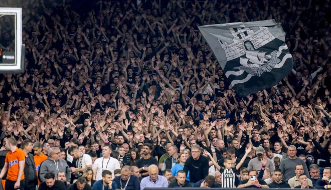 Belgradas "Partizan" līdzjutēji ierasti mājās spēlēs rada visiespaidīgāko atmosfēru Eiropas basketbolā.