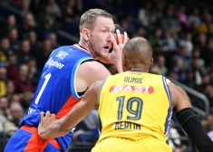 Rolands Šmits nesen izcēlās arī "Anadolu Efes" spēlē pret Berlīnes "Alba"