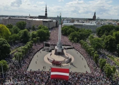 Latvijas hokeja izlases sagaidīšana pie Brīvības pieminekļa 2023. gadā.