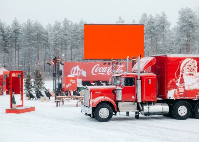 Tikai vienu dienu Rīgā viesosies leģendārā Coca-Cola Ziemassvētku automašīna