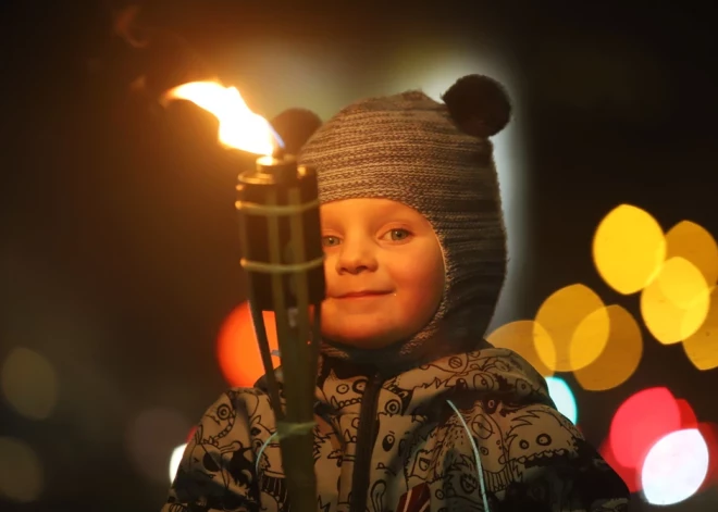 Kā veidot bērnos mīlestību pret Latviju? Padomi ģimenēm valsts svētku mēnesī