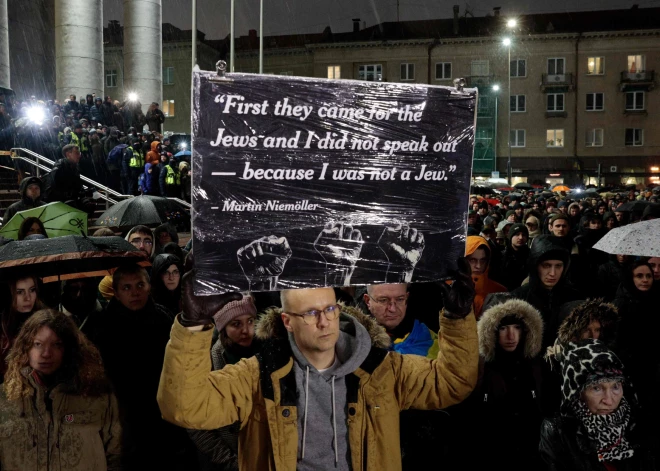 Vairāki tūkstoši pie Lietuvas Seima protestē pret "Nemunas rītausmas" iekļaušanu valdošajā koalīcijā.