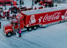 Праздник к нам приходит! Легендарный рождественский автомобиль Coca-Cola посетит Ригу - но всего на один день