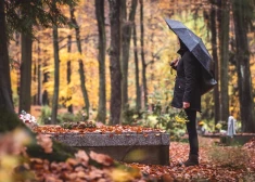 Mūsu kapu kopšanas tradīcijas ir unikālas, un tās iekļautas Latvijas Kultūras kanonā. Aizgājēju godāšana katram latvietim ir teju vai svēta lieta. 