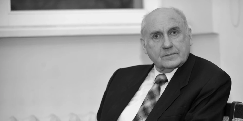 Romualds Kalsons (1936-2024).