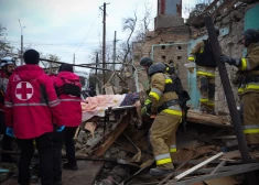 Krievija veikusi masveida dronu un raķešu triecienu Ukrainai