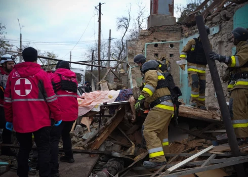 Krievija veikusi masveida dronu un raķešu triecienu Ukrainai. 