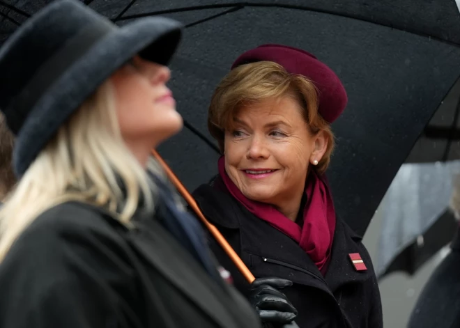 Svinīgā ziedu nolikšanas ceremonija pie Brīvības pieminekļa Latvijas Republikas proklamēšanas 106. gadadienā.