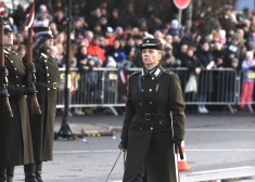 FOTO: ar pulkvedi Antoņinu Bļodoni priekšgalā 11. novembra krastmalā aizvadīta Latvijas militārā parāde