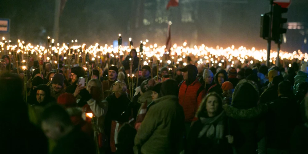 Tradicionālais 18. novembra lāpu gājiens Rīgas centrā (foto: Juris Rozenbergs)