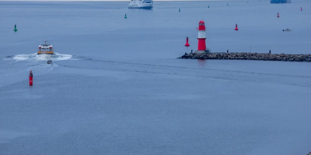 Zviedrija sakaru kabeļu bojāšanu Baltijas jūrā izmeklē kā iespējamu sabotāžu. 