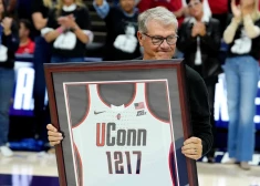 Džīno Oriemma nosvin 1217. uzvaru un kļūst par NCAA basketbola leģendu