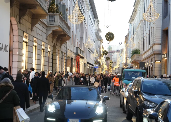 Noskaidrota pasaulē visdārgākā iepirkšanās iela. Cik augstu šajā sarakstā atrodas Rīga?