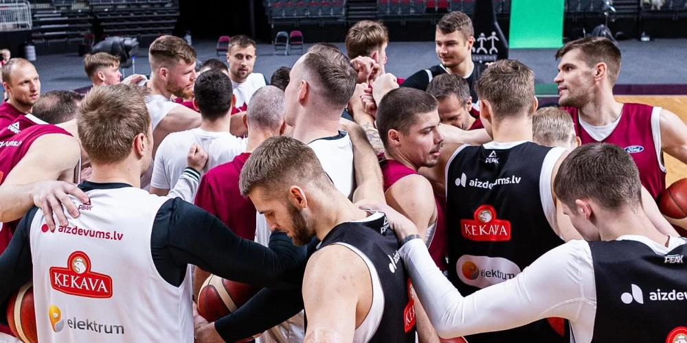 Latvijas basketbola izlase treniņā.