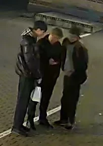 Policija lūdz atpazīt šos jauniešus.