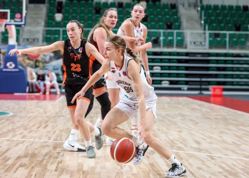 Latvijas sieviešu basketbola klubs "TTT Rīga" ceturtdien Polijā Starptautiskās Basketbola federācijas (FIBA) Eirokausa mačā ar rezultātu 56:81 (21:18, 15:25, 10:18, 10:20) zaudēja Sosnovecas "Zaglebie".