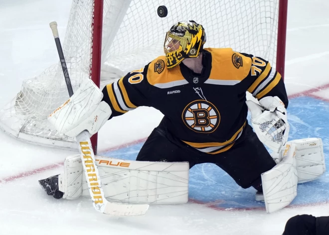 Bijušā Elvja Merzļikina komandas biedra sausā spēle ļauj Bostonas "Bruins" pārtraukt neveiksmju sēriju