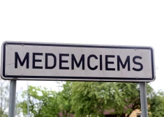 Apdzīvotas vietas zīme: Medemciems. 