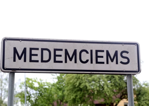 Apdzīvotas vietas zīme: Medemciems.