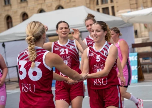 RSU 3x3 basketbolistes B grupas cīņās pieveica Sidnejas un Kenijas pārstāves.