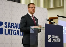 Andrejs Elksniņš partijas "Sarauj, Latgale!" dibināšanas pasākumā Daugavpils universitātes telpās.