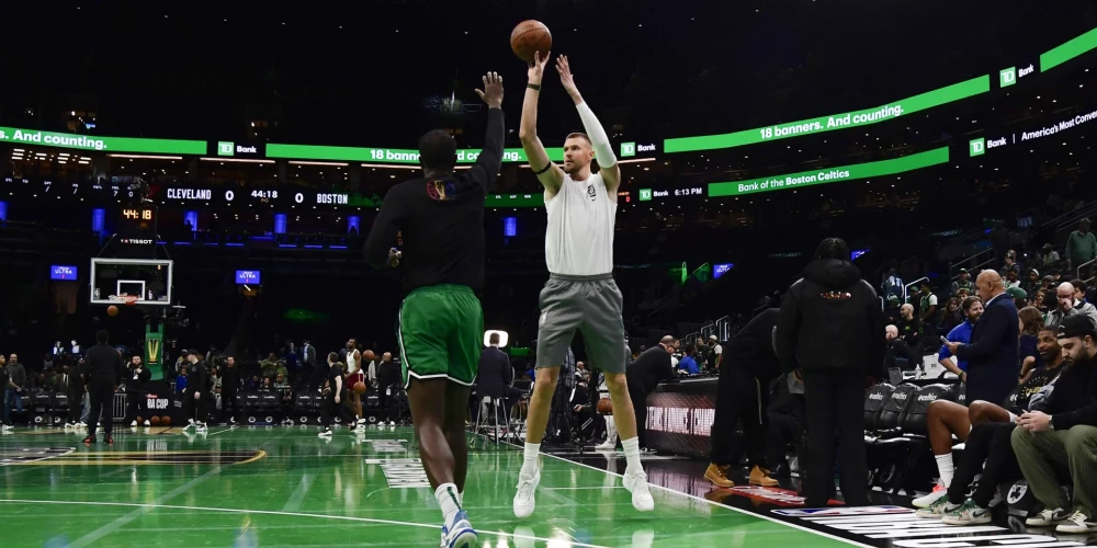 Jau ierasts, ka Kristaps Porziņģis pirms Bostonas "Celtics" mačiem aizvada individuālos metienu treniņus.