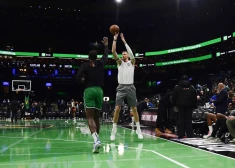 Jau ierasts, ka Kristaps Porziņģis pirms Bostonas "Celtics" mačiem aizvada individuālos metienu treniņus.