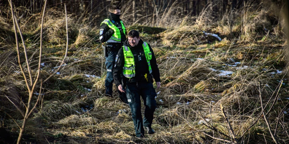 Avarējušajā DHL kravas lidmašīnā bija četri cilvēki - divi Spānijas, viens Vācijas un viens Lietuvas pilsonis. Pilota Spānijas pilsoņa nāve tika apstiprināta notikuma vietā. 