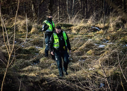 Avarējušajā DHL kravas lidmašīnā bija četri cilvēki - divi Spānijas, viens Vācijas un viens Lietuvas pilsonis. Pilota Spānijas pilsoņa nāve tika apstiprināta notikuma vietā. 